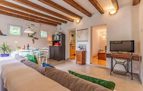 Ana Apartment *